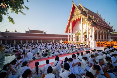 ภาพ No.112733:พิธีตักบาตรพระธรรมยาตราฯ ณ วัดสองพี่น้อง จ.สุพรรณบุรี วันที่ 15 มกราคม พ.ศ. 2567