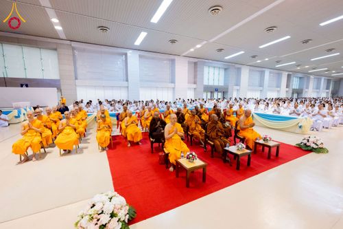 ภาพ No.264333:วันอาทิตย์ที่ 2 พฤศจิกายน พ.ศ. 2568 พิธีบูชาข้าวพระ ณ สภาธรรมกายสากล วัดพระธรรมกาย