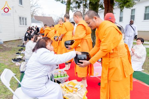 ภาพ No.62410:คณะศิษยานุศิษย์รวมใจสถาปนาและสมโภช ธรรมจักร เพื่ออัญเชิญประดิษฐาน ณ ยอดอุโบสถ 80 ปี หลวงพ่อธัมมชโย วัดพระธรรมกายนิวเจอร์ซี ประเทศสหรัฐอเมริกา  วันอาทิตย์ที่ 7 เมษายน พ.ศ. 2567