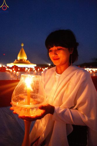 ภาพ No.129638:พิธีจุดประทีป 10,000 ดวง น้อมถวายเป็นพุทธบูชา ณ มหารัตนเจดีย์สิริปทุมสวรรค์ (เจดีย์อริยพุทธะ 5 พระองค์) ศูนย์ปฏิบัติธรรมภาคใต้ อ.บางกล่ำ จ.สงขลา  วันที่ 10 มีนาคม พ.ศ. 2567