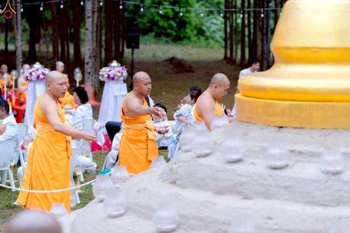 ภาพ No.238378:วันเสาร์ที่ 9 สิงหาคม พ.ศ. 2568 พิธีกลั่นแผ่นดิน โปรยทราย และจุดประทีปถวายเป็นพุทธบูชา จ.ระยอง สถาปนาองค์พระเจดีย์เพื่อสร้างสันติภาพโลก ณ ศูนย์ปฏิบัติธรรมระยอง(บ้านช่องลม) ต.บางบุตร อ.บ้านค่าย จ.ระยอง