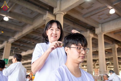 ภาพ No.293609:วันที่ 10 มกราคม พ.ศ. 2569 พิธีปลงผมธรรมทายาทบูชาธรรม 117  ปี คุณยายอาจารย์ฯ ณ วิหารคด วัดพระธรรมกาย ปทุมธานี