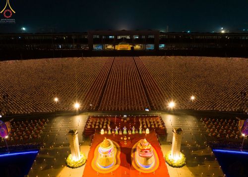 ภาพ No.75328:พิธีจุดประทีปถวายเป็นพุทธบูชา และบูชาธรรมมหาปูชนียาจารย์ ในโครงการธรรมยาตรากตัญญูบูชา มหาปูชนียาจารย์ พระมงคลเทพมุนี(สด จนฺทสโร) พระผู้ปราบมาร ปีที่ 11 ณ อนุสรณ์สถานลำดับที่ 7 สถานที่ขยายวิชชาธรรมกาย วัดพระธรรมกาย จ.ปทุมธานี วันที่ 31 มกราคม พ.ศ. 2566