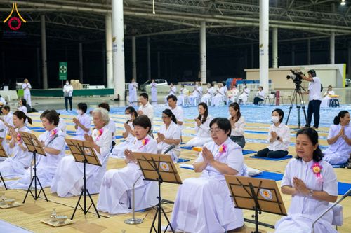 ภาพ No.303095:วันที่ 26 มกราคม พ.ศ. 2569 พิธีถวายภัตตาหารเป็นสังฆทาน แด่พระธรรมยาตรา ณ วัดพระธรรมกาย  จังหวัดปทุมธานี ในโครงการธรรมยาตรา กตัญญูบูชา มหาปูชนียาจารย์ พระมงคลเทพมุนี(สด จนฺทสโร) พระผู้ปราบมาร อนุสรณ์สถาน 7 แห่ง ปีที่ 14