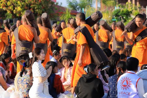 ภาพ No.292994:วันที่ 11 มกราคม พ.ศ. 2569 พิธีต้อนรับพระธรรมยาตรา ณ อนุสรณ์สถานลำดับที่ 3 (ภาพชุดที่ 2) สถานที่เกิดในเพศสมณะ วัดสองพี่น้อง อำเภอสองพี่น้อง จังหวัดสุพรรณบุรี ในโครงการธรรมยาตรา กตัญญูบูชา มหาปูชนียาจารย์ พระมงคลเทพมุนี(สด จนฺทสโร) พระผู้ปราบมาร อนุสรณ์สถ