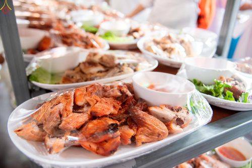 ภาพ No.325749:วันที่ 22 เมษายน พ.ศ.2569(วันคุ้มครองโลก) งานถวายมหาสังฆทาน 40,000 กว่าวัดทั่วประเทศ เจ้าหน้าที่ สาธุชน ร่วมใจจัดเตรียมภัตตาหารเพล (ชุด 2)