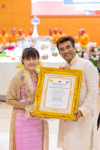 ภาพ No.327799:วันที่ 3 พฤษภาคม พ.ศ.2569 พิธีรับมอบพระบรมสารีริกธาตุ จากสาธารณรัฐแห่งสหภาพเมียนมา ณ ห้องแก้วสารพัดนึก วัดพระธรรมกาย