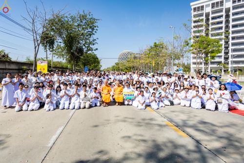 ภาพ No.303995:วันที่ 25 มกราคม พ.ศ. 2569 พิธีต้อนรับพระธรรมยาตรา  รร.สามัคคีราษฏร์บำรุง-วัดพระธรรมกาย ในโครงการธรรมยาตรา กตัญญูบูชา มหาปูชนียาจารย์ พระมงคลเทพมุนี(สด จนฺทสโร) พระผู้ปราบมาร อนุสรณ์สถาน 7 แห่ง ปีที่ 14