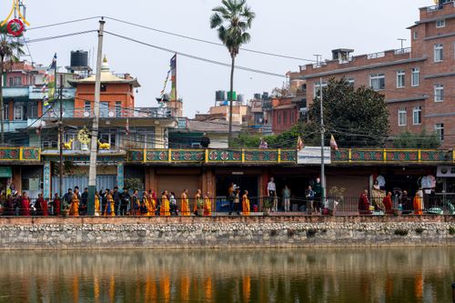 ภาพ No.313505:วันพฤหัสบดีที่ 12 มีนาคม พ.ศ. 2569 ขบวนแห่นาคธรรมทายาทในโครงการบรรพชาสามเณร 500 รูป  จาก นาคบาฮาล (Nagbahal) สู่จัตุรัสปาทัน (Patan Durbar Square) ประเทศเนปาล