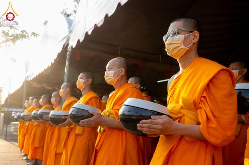 ภาพ No.292716:วันที่ 12 มกราคม พ.ศ. 2569 พิธีถวายภัตตาหารเป็นสังฆทาน แด่พระธรรมยาตรา ณ อนุสรณ์สถานมหาวิหารพระมงคลเทพมุนี (โลตัสแลนด์) อ.สองพี่น้อง จ.สุพรรณบุรี ในโครงการธรรมยาตรา กตัญญูบูชา มหาปูชนียาจารย์ พระมงคลเทพมุนี(สด จนฺทสโร) พระผู้ปราบมาร อนุสรณ์สถาน 7 แห่ง ปี