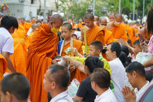ภาพ No.126229:พิธีทำบุญเมืองนครราชสีมา ฉลอง 556 ปี ตักบาตรพระ 10,000 รูป ในวันเสาร์ที่ 2 มีนาคม พ.ศ.2567 ณ อนุสาวรีย์ท้าวสุรนารี จ.นครราชสีมา จัดโดย คณะสงฆ์จังหวัดนครราชสีมา ร่วมกับสำนักงานจังหวัดนครราชสีมา