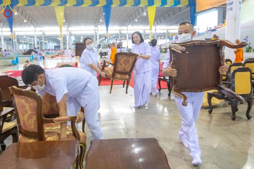 ภาพ No.59825:V.39 ทุ่มสุดใจ ธรรมชัย 80 ปี การเตรียมงาน การปฏิบัติงาน ของเจ้าหน้าที่หน่วยงานต่างๆ เพื่อพิธีฉลองอายุวัฒนมงคล 80 ปี หลวงพ่อธัมมชโย และรับถวายมหาสังฆทาน 10,000 กว่าวัดทั่วประเทศ ในวันคุ้มครองโลก จันทร์ที่ 22 เมษายน พ.ศ. 2567