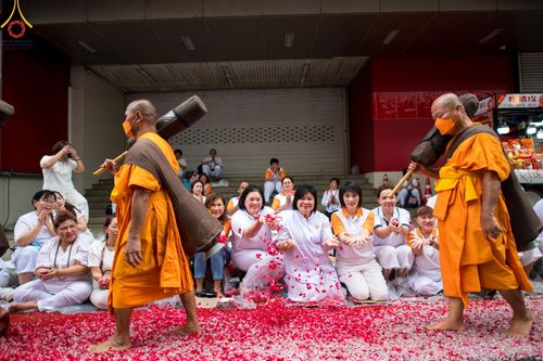 ภาพ No.128383:พิธีอัญเชิญพระบรมสารีริกธาตุ " ใจกลางเมืองนครหาดใหญ่ " เพื่อประดิษฐาน ณ มหารัตนเจดีย์สิริปทุมสวรรค์ (เจดีย์อริยพุทธะ 5 พระองค์) ศูนย์ปฏิบัติธรรมภาคใต้ อ.บางกล่ำ จ.สงขลา  วันที่ 9 มีนาคม พ.ศ.2567 (ชุดที่ 1)