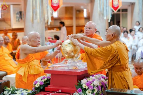 ภาพ No.142758:พิธีพัทธสีมา ประดิษฐานลูกนิมิตมหาสมบัติ สถาปนาอุโบสถวัดพระธรรมกายลอนดอน บูชาธรรม 80 ปี หลวงพ่อธัมมชโย วันเสาร์ที่ 22 มิถุนายน พ.ศ. 2567