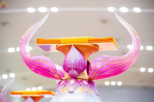 ภาพ No.251744:วันที่ 10 ตุลาคม พ.ศ. 2568 พิธีทอดผ้าป่าสมทบกฐินวัดพระธรรมกาย และสมทบกฐิน 30,000 กว่าวัดทั่วประเทศ ครั้งที่ 3 ณ สภาธรรมกายสากล วัดพระธรรมกาย