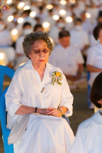 ภาพ No.122160:พิธีจุดประทีปถวายเป็นพุทธบูชา และบูชาธรรมมหาปูชนียาจารย์ พระมงคลเทพมุนี(สด จนฺทสโร) ในโครงการธรรมยาตรา กตัญญูบูชา มหาปูชนียาจารย์ พระมงคลเทพมุนี(สด จนฺทสโร) พระผู้ปราบมาร อนุสรณ์สถาน 7 แห่ง ปีที่ 12 วันที่ 31 มกราคม พ.ศ. 2567 ณ วัดพระธรรมกาย จ.ปทุมธานี