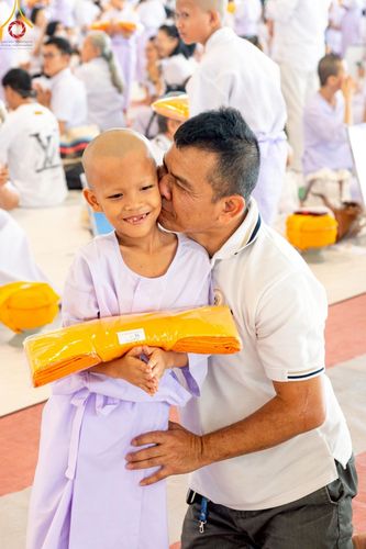 ภาพ No.215137:วันเสาร์ที่ 5 เมษายน พ.ศ. 2568 พิธีเวียนประทักษิณรอบพระมหาธรรมกายเจดีย์  พิธีวันทาเจดีย์ พิธีขอขมาและมอบผ้าไตร ในโครงการบรรพชาสามเณรฟื้นฟูพระพุทธศาสนาทั่วไทย , โครงการหน่อแก้วเปรียญธรรม รุ่นที่ 13 ,  โครงการสามเณรยุวธรรมทายาท รุ่นที่ 33 , โครงการสามเณรมั