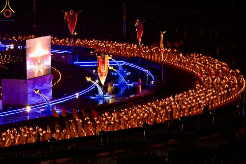 ภาพ No.124942:พิธีเวียนประทักษิณและจุดมาฆประทีป ในวันมาฆบูชา เสาร์ที่ 24 กุมภาพันธ์ พ.ศ. 2567 ณ พระมหาธรรมกายเจดีย์ วัดพระธรรมกาย