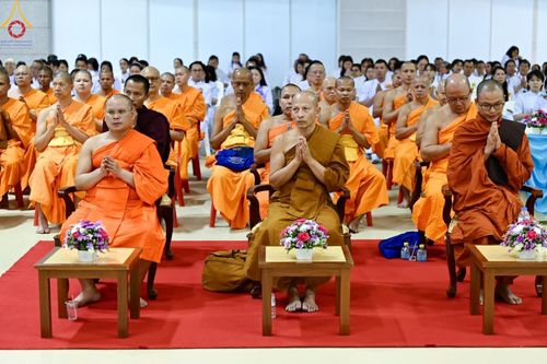 ภาพ No.167888:พิธีทอดกฐิน และ พิธีกรานกฐิน ในวันอาทิตย์ที่ 3 พฤศจิกายน พ.ศ. 2567 ณ วัดพระธรรมกาย จ.ปทุมธานี