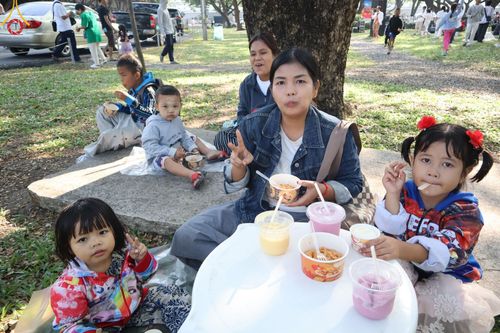 ภาพ No.194051:วัดพระธรรมกาย จัดงานวันเด็กแห่งชาติ ประจำปี พ.ศ.2568 ออกร้านอาหาร 200 ร้าน มอบของขวัญหลายหมื่นชิ้น วันที่ 12 มกราคม พ.ศ. 2568 วัดพระธรรมกาย อ.คลองหลวง จ.ปทุมธานี