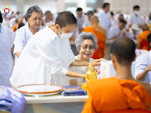 ภาพ No.60130:พิธีเจริญพระพุทธมนต์ "ฉลองอายุวัฒนมงคล 80 ปี หลวงพ่อธัมมชโย" พิธีถวายไทยธรรม คณะสงฆ์ 10,000 กว่าวัดทั่วประเทศ ในวันคุ้มครองโลก วันจันทร์ที่ 22 เมษายน พ.ศ. 2567 ณ สภาธรรมกายสากล วัดพระธรรมกาย จ.ปทุมธานี