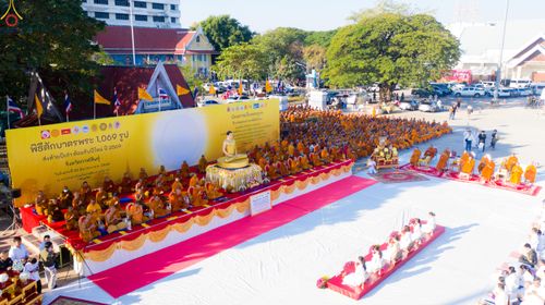 ภาพ No.280228:วันอังคารที่ ๓๐ ธันวาคม พ.ศ. ๒๕๖๘ พิธีตักบาตรพระ ๑,๐๖๙ รูป จังหวัดกาฬสินธุ์   ณ บริเวณสนามหน้าศาลากลาง จังหวัดกาฬสินธุ์ (หลังเก่า)