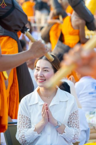 ภาพ No.299717:วันที่ 18 มกราคม พ.ศ. 2569 พิธีต้อนรับพระธรรมยาตรา (ภาพชุดที่ 2) ณ อนุสรณ์สถานลำดับที่ 5  สถานที่เผยแผ่วิชชาธรรมกายครั้งแรก อนุสรณ์สถานบางปลา วัดบางปลา อำเภอบางเลน จังหวัดนครปฐม ในโครงการธรรมยาตรา กตัญญูบูชา มหาปูชนียาจารย์ พระมงคลเทพมุนี(สด จนฺทสโร) พระ