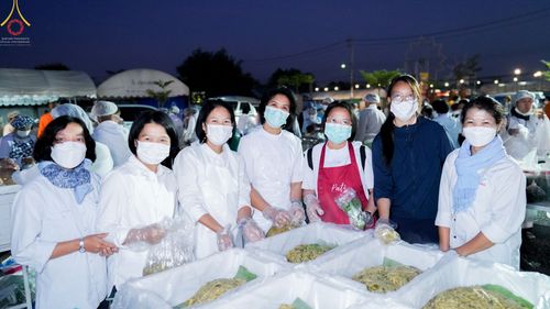 ภาพ No.73041:พิธีถวายภัตตาหารเป็นสังฆทาน แด่คณะพระธรรมยาตราฯ ในโครงการธรรมยาตรากตัญญูบูชา มหาปูชนียาจารย์ พระมงคลเทพมุนี(สด จนฺทสโร) พระผู้ปราบมาร อนุสรณ์สถาน 7 แห่ง ปีที่ 11 วันที่ 21 มกราคม พ.ศ. 2566