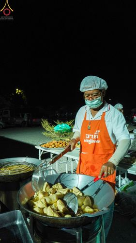 ภาพ No.72891:พิธีถวายภัตตาหารเป็นสังฆทาน แด่คณะพระธรรมยาตราฯ ในโครงการธรรมยาตรากตัญญูบูชา มหาปูชนียาจารย์ พระมงคลเทพมุนี(สด จนฺทสโร) พระผู้ปราบมาร อนุสรณ์สถาน 7 แห่ง ปีที่ 11 วันที่ 20 มกราคม พ.ศ. 2566