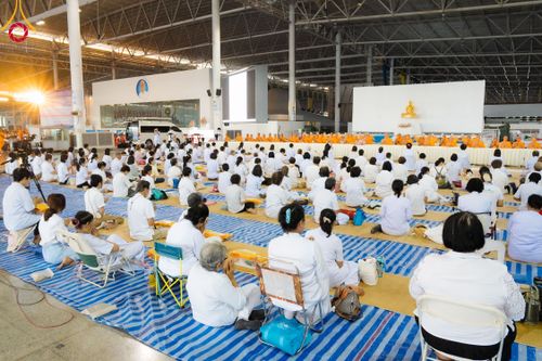 ภาพ No.105548:พิธีถวายภัตตาหารเป็นสังฆทาน แด่คณะพระธรรมยาตราฯ ในโครงการธรรมยาตรากตัญญูบูชา มหาปูชนียาจารย์ พระมงคลเทพมุนี(สด จนฺทสโร) พระผู้ปราบมาร อนุสรณ์สถาน 7 แห่ง ปีที่ 12 วันที่ 3 มกราคม พ.ศ. 2567 ณ สภาธรรมกายสากล วัดพระธรรมกาย