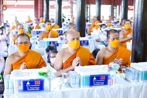 ภาพ No.74877:พิธีเจริญพระพุทธมนต์ ปฏิบัติธรรม มอบทุนการศึกษา ถวายสังฆทาน 106 วัด เพื่อถวายเป็นพุทธบูชา และขับเคลื่อนโครงการหมู่บ้านรักษาศีล 5 โดยคณะสงฆ์จังหวัดนครปฐม คณะศิษยานุศิษย์วัดพระธรรมกาย โครงการธรรมยาตราฯ ปีที่ 11 ณ วัดบางปลา อ.บางเลน จ.นครปฐม วันที่ 28 มกราค