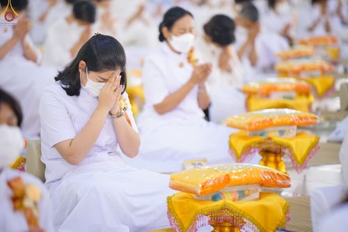 ภาพ No.75429:พิธีสวดพระพุทธมนต์และถวายภัตตาหารเป็นสังฆทาน เนื่องในวันมหาปูชนียาจารย์ วันที่ 3 กุมภาพันธ์ พ.ศ. 2565 ณ วัดพระธรรมกาย อ.คลองหลวง จ.ปทุมธานี