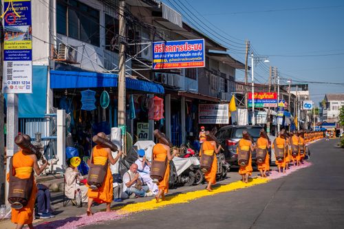ภาพ No.105639:พิธีต้อนรับพระธรรมยาตรา ในโครงการธรรมยาตรากตัญญูบูชา มหาปูชนียาจารย์ พระมงคลเทพมุนี(สด จนฺทสโร) พระผู้ปราบมาร อนุสรณ์สถาน 7 แห่ง ปีที่ 12 วันที่ 3 มกราคม พ.ศ. 2567 ณ อนุสรณ์สถานโลตัสแลนด์ จ.สุพรรณบุรี