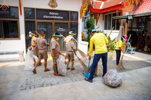 ภาพ No.72736:พระธรรมยาตรา ปฏิบัติศาสนกิจทำนุบำรุงศาสนสถาน, สวดธรรมจักร ,ปฏิบัติธรรม ร่วมกับชุมชน,นักเรียนเด็กดีวีสตาร์ ในโครงการธรรมยาตรากตัญญูบูชา มหาปูชนียาจารย์ พระมงคลเทพมุนี(สด จนฺทสโร) พระผู้ปราบมาร อนุสรณ์สถาน 7 แห่ง ปีที่ 11 ณ วัดโบสถ์(บน) อ.บางกรวย จ.นนทบุรี
