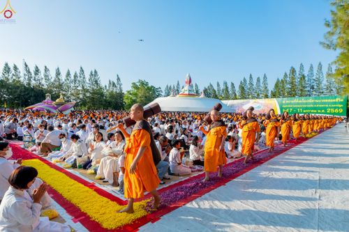 ภาพ No.290554:วันที่ 7 มกราคม พ.ศ. 2569 พิธีต้อนรับพระธรรมยาตรา ณ อนุสรณ์สถานลำดับที่ 2  สถานที่ตั้งมโนปณิธานบวชตลอดชีวิต อนุสรณ์สถานคลองบางนางแท่น (ภาพชุดที่ 2) อ.สามพราน จ.นครปฐม ในโครงการธรรมยาตรา กตัญญูบูชา มหาปูชนียาจารย์ พระมงคลเทพมุนี(สด จนฺทสโร) พระผู้ปราบมาร 