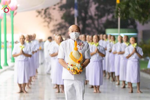 ภาพ No.298018:วันเสาร์ที่ 17 มกราคม พ.ศ. 2569 พิธีบรรพชาอุปสมบท โครงการอุปสมบทหมู่ บูชาธรรมครบ 117 ปี คุณยายอาจารย์มหารัตนอุบาสิกาจันทร์ ขนนกยูง  ณ อุโบสถพระไตรปิฎก วัดพระธรรมกาย