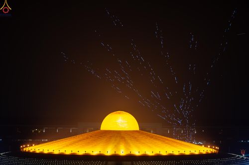 ภาพ No.308139:วันที่ 31 มกราคม พ.ศ. 2569 พิธีจุดประทีปธรรมถวายเป็นพุทธบูชา  และบูชาธรรมมหาปูชนียาจารย์ (ภาพชุดที่ 3) ณ วัดพระธรรมกาย ปทุมธานี ในโครงการธรรมยาตรา กตัญญูบูชา มหาปูชนียาจารย์ พระมงคลเทพมุนี(สด จนฺทสโร) พระผู้ปราบมาร อนุสรณ์สถาน 7 แห่ง ปีที่ 14