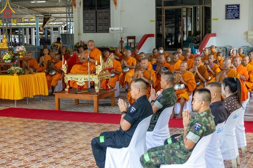 ภาพ No.137628:พิธีตักบาตร พิธีถวายสังฆทานแด่คณะสงฆ์ 323 วัด พิธีทำบุญอุทิศส่วนกุศลแด่ผู้วายชนม์ ในเหตุการณ์ความไม่สงบ 4 จังหวัดชายแดนภาคใต้ ปีที่ 20 ครั้งที่ 169 และพิธีมอบกองทุนหนุนแรงใจช่วยครูใต้ ปีที่ 17 ครั้งที่ 134 วันที่ 25 พฤษภาคม พ.ศ.2567 อ.ตากใบ จ.นราธิวาส