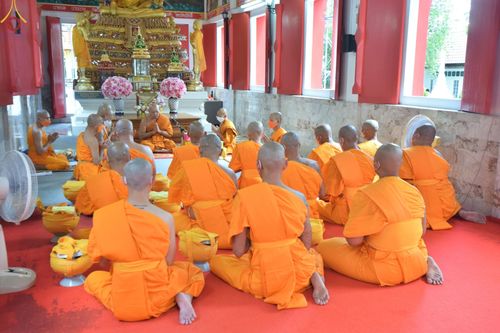 ภาพ No.67015:พิธีอุปสมบทวัดพันเสด็จนอก อ.ศรีราชา จ.ชลบุรี รับบุญจัดงานโดย สำนักพัฒนาเยาวชนโลก เมื่อวันที่ 7 ธันวาคม พ.ศ. 2565