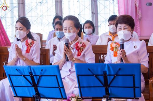 ภาพ No.73700:พิธีเจริญพระพุทธมนต์ ปฏิบัติธรรม มอบทุนการศึกษา ถวายสังฆทาน 106 วัด เพื่อถวายเป็นพุทธบูชา และขับเคลื่อนโครงการหมู่บ้านรักษาศีล 5  โดยคณะสงฆ์จังหวัดนนทบุรี คณะศิษยานุศิษย์วัดพระธรรมกาย โครงการธรรมยาตราฯ ปีที่ 11 ณ วัดตะเคียน อ.บางกรวย จ.นนทบุรี วันที่ 21 