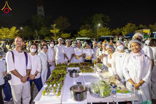 ภาพ No.295624:วันที่ 16 มกราคม พ.ศ. 2569 พิธีถวายภัตตาหารเป็นสังฆทาน แด่พระธรรมยาตรา ณ วัดโบสถ์บน ต.บางคูเวียง จ.นนทบุรี อนุสรณ์สถานลำดับที่ 4 สถานที่เกิดด้วยกายธรรม ในโครงการธรรมยาตรา กตัญญูบูชา มหาปูชนียาจารย์ พระมงคลเทพมุนี(สด จนฺทสโร) พระผู้ปราบมาร อนุสรณ์สถาน 7 แ