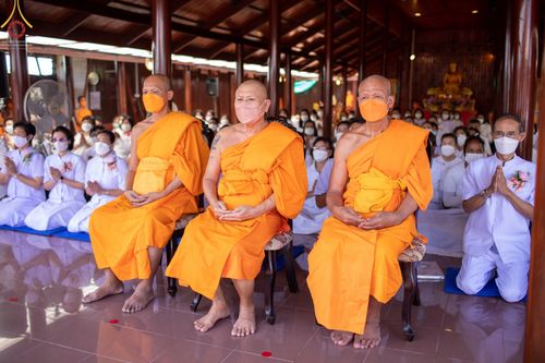 ภาพ No.71561:พระธรรมยาตรา ปฏิบัติศาสนกิจ ทำนุบำรุงศาสนสถาน, ปฏิบัติธรรม ร่วมกับชุมชน,นักเรียนเด็กดีวีสตาร์ และร่วมพิธีทอดผ้าป่าบำรุงศาสนสถาน ในโครงการธรรมยาตรากตัญญูบูชา มหาปูชนียาจารย์ พระมงคลเทพมุนี(สด จนฺทสโร) พระผู้ปราบมาร อนุสรณ์สถาน 7 แห่ง ปีที่ 11 ณ วัดสองพี่น
