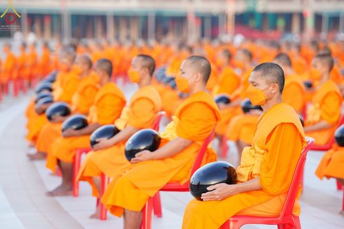 ภาพ No.68678:พิธีตักบาตรฉลองพระใหม่ วันที่ 1 มกราคม พ.ศ. 2566 ณ วัดพระธรรมกาย จ.ปทุมธานี