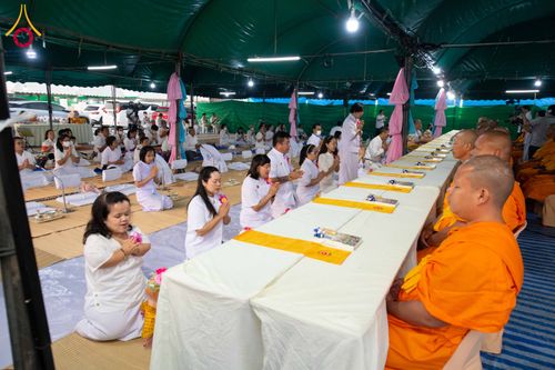 ภาพ No.297794:วันที่ 19 มกราคม พ.ศ. 2569 พิธีถวายภัตตาหารเป็นสังฆทาน แด่พระธรรมยาตรา ณ อนุสรณ์สถานบางปลา วัดบางปลา อำเภอบางเลน จังหวัดนครปฐม ในโครงการธรรมยาตรา กตัญญูบูชา มหาปูชนียาจารย์ พระมงคลเทพมุนี(สด จนฺทสโร) พระผู้ปราบมาร อนุสรณ์สถาน 7 แห่ง ปีที่ 14