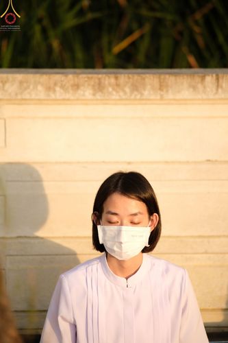 ภาพ No.70158:พิธีจุดประทีปถวายเป็นพุทธบูชา และบูชาธรรมมหาปูชนียาจารย์ ในโครงการธรรมยาตรากตัญญูบูชา มหาปูชนียาจารย์ พระมงคลเทพมุนี(สด จนฺทสโร) พระผู้ปราบมาร ปีที่ 11 ณ อนุสรณ์สถานลำดับที่ 2 สถานที่ตั้งมโนปณิธานบวชตลอดชีวิต อนุสรณ์สถานคลองบางนางแท่น อ.สามพราน จ.นครปฐม 