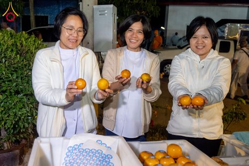 ภาพ No.293693:วันที่ 14 มกราคม พ.ศ. 2569  พิธีถวายภัตตาหารเป็นสังฆทาน แด่พระธรรมยาตรา  ณ วัดสองพี่น้อง ต.ต้นตาล อ.สองพี่น้อง จ.สุพรรณบุรี  ในโครงการธรรมยาตรา กตัญญูบูชา มหาปูชนียาจารย์  พระมงคลเทพมุนี(สด จนฺทสโร) พระผู้ปราบมาร  อนุสรณ์สถาน 7 แห่ง ปีที่ 14