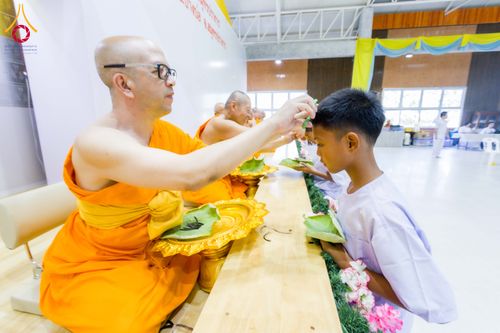 ภาพ No.317421:วันอาทิตย์ ที่ 29 มีนาคม พ.ศ.2569  พิธีปลงผม , พิธีขอขมามอบบาตรและผ้าไตร , พิธีบรรพชา ณ ศูนย์ปฏิบัติธรรมสมุทรปราการ จำนวน 42 รูป