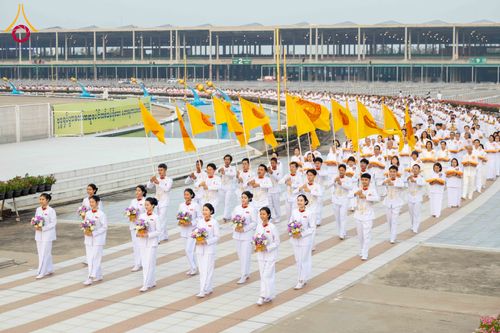 ภาพ No.319360:วันเสาร์ที่ 4 เมษายน พ.ศ.2569 พิธีขอขมา มอบผ้าไตร และถวายบาตรแด่นาคธรรมทายาท ในโครงการบรรพชาสามเณรฟื้นฟูพระพุทธศาสนาทั่วไทย โครงการหน่อแก้วเปรียญธรรม รุ่นที่ 14 โครงการสามเณรยุวธรรมทายาท รุ่นที่ 34 โครงการสามเณรมัชฌิมธรรมทายาท รุ่นที่ 30 ณ สภาธรรมกายสากล