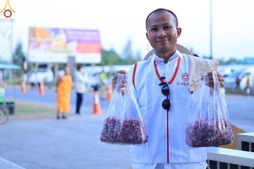 ภาพ No.105815:V.2 ทุ่มเท การเตรียมงาน เก็บงาน การรับบุญของเจ้าหน้าที่หน่วยงานต่างๆ เพื่อโครงการธรรมยาตรา กตัญญูบูชามหาปูชนียาจารย์ พระมงคลเทพมุนี (สด จนฺทสโร) พระผู้ปราบมาร อนุสรณ์สถาน 7 แห่ง ปีที่ 12 ระหว่างวันที่ 2 - 31 มกราคม พ.ศ.2567