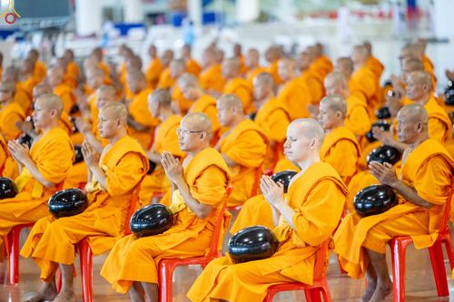 ภาพ No.345317:วันพฤหัสบดีที่ 27 สิงหาคม พ.ศ.2569 พิธีตักบาตรในวันธรรมชัย ณ สภาธรรมกายสากล วัดพระธรรมกาย ปทุมธานี